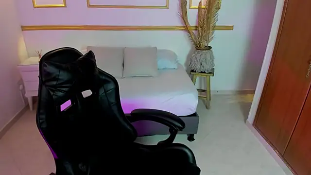 Snapshot of lia_sexx19 chatting on 02/11/26, 02:22 lia sexx19 online show from 02/11/26, 02:22