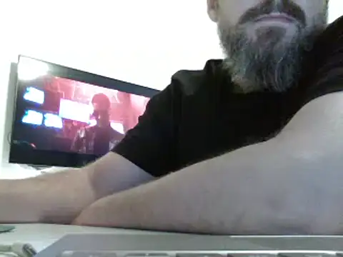 Snapshot of FROL83 chatting on 06/12/26, 08:17 FROL83 online show from 06/12/26, 08:17