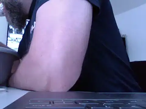 Snapshot of FROL83 chatting on 05/31/26, 09:04 FROL83 online show from 05/31/26, 09:04