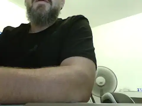 Snapshot of FROL83 chatting on 07/04/26, 08:02 FROL83 online show from 07/04/26, 08:02