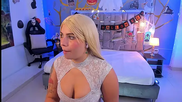 Snapshot of AlessiaDouce chatting on 10/24/25, 04:55 AlessiaDouce online show from 10/24/25, 04:55