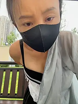 Snapshot of moneymaker_taipei chatting on 10/05/25, 02:35 moneymaker taipei online show from 10/05/25, 02:35
