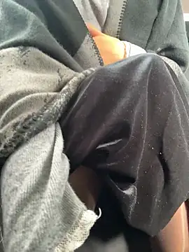 Snapshot of moneymaker_taipei chatting on 10/25/25, 03:49 moneymaker taipei online show from 10/25/25, 03:49