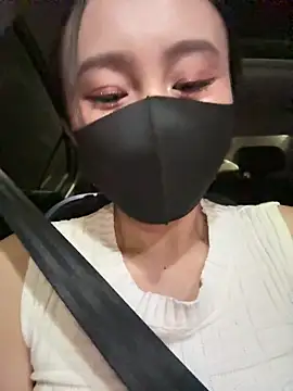 Snapshot of moneymaker_taipei chatting on 02/23/26, 01:33 moneymaker taipei online show from 02/23/26, 01:33