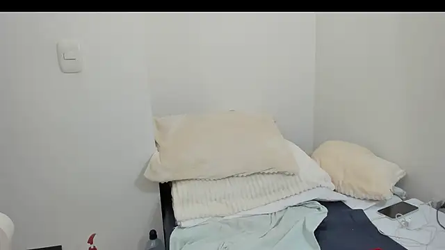 Snapshot of Bellaisa chatting on 12/05/25, 03:21 Bellaisa online show from 12/05/25, 03:21