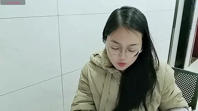 Snapshot of luoxuwen chatting on 02/17/25, 02:53 luoxuwen online show from 02/17/25, 02:53