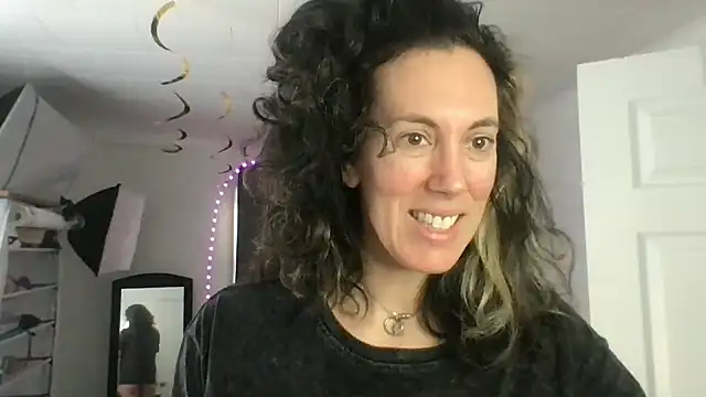 BonfireBonnie online show from 01/14/25, 02:22