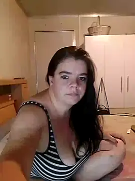 Snapshot of Hornyparratjie chatting on 02/11/25, 11:01 Hornyparratjie online show from 02/11/25, 11:01