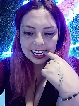 Snapshot of madelaine- chatting on 07/09/26, 06:29 madelaine- online show from 07/09/26, 06:29