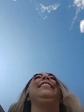 madelaine- online show from 11/17/25, 06:56