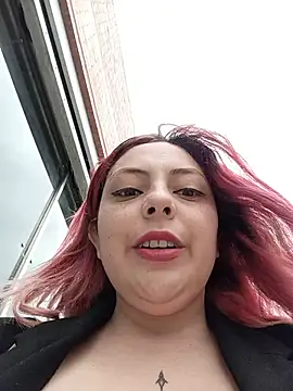 Snapshot of madelaine- chatting on 07/15/26, 06:04 madelaine- online show from 07/15/26, 06:04