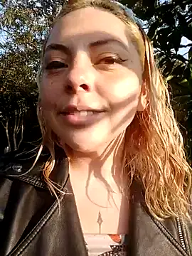 madelaine- online show from 09/19/25, 10:03