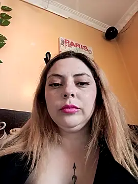 Snapshot of madelaine- chatting on 04/30/26, 08:57 madelaine- online show from 04/30/26, 08:57
