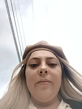 madelaine- online show from 10/08/25, 07:03