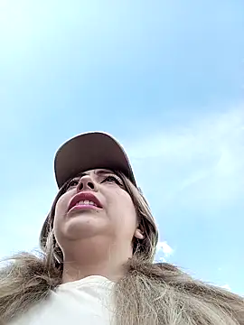 madelaine- online show from 12/19/25, 07:05