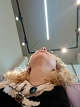 madelaine- online show from 11/01/25, 08:57