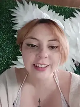 Snapshot of madelaine- chatting on 05/08/26, 07:50 madelaine- online show from 05/08/26, 07:50