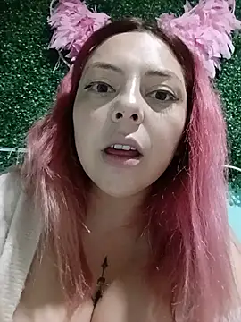 Snapshot of madelaine- chatting on 07/10/26, 06:30 madelaine- online show from 07/10/26, 06:30