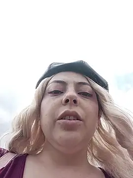 madelaine- online show from 02/17/26, 05:43