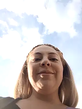 madelaine- online show from 09/12/25, 10:09