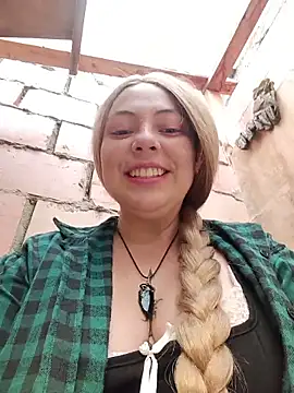 Snapshot of madelaine- chatting on 05/29/26, 04:24 madelaine- online show from 05/29/26, 04:24