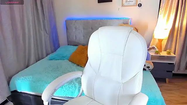 Snapshot of valentina_jonnes1 chatting on 12/18/24, 12:32 valentina jonnes1 online show from 12/18/24, 12:32