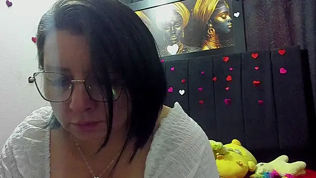 Snapshot of Evaaross_2345 chatting on 06/11/26, 01:30 Evaaross 2345 online show from 06/11/26, 01:30
