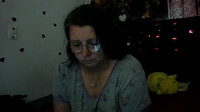 Snapshot of Evaaross_2345 chatting on 06/26/26, 01:17 Evaaross 2345 online show from 06/26/26, 01:17