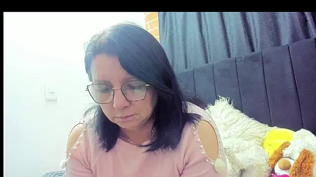 Evaaross 2345 online show from 11/27/25, 10:59