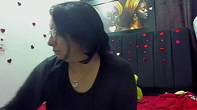 Snapshot of Evaaross_2345 chatting on 06/20/26, 01:05 Evaaross 2345 online show from 06/20/26, 01:05