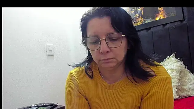 Evaaross 2345 online show from 11/18/25, 11:24