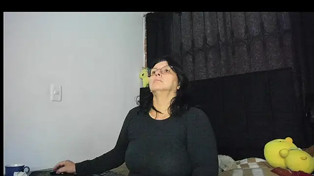 Evaaross 2345 online show from 12/19/25, 11:23