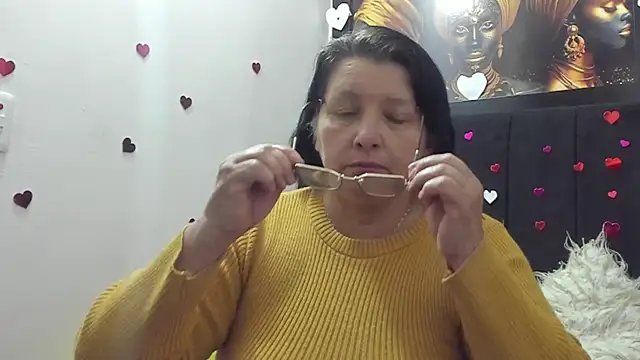 Evaaross 2345 online show from 04/14/26, 01:27