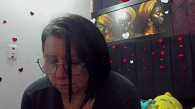 Snapshot of Evaaross_2345 chatting on 06/12/26, 02:15 Evaaross 2345 online show from 06/12/26, 02:15