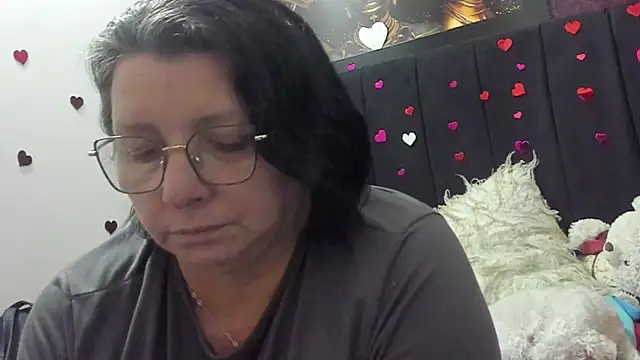 Snapshot of Evaaross_2345 chatting on 05/16/26, 04:28 Evaaross 2345 online show from 05/16/26, 04:28