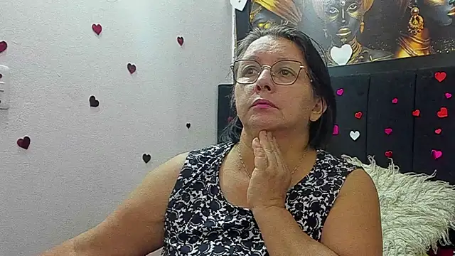 Snapshot of Evaaross_2345 chatting on 05/20/26, 07:44 Evaaross 2345 online show from 05/20/26, 07:44