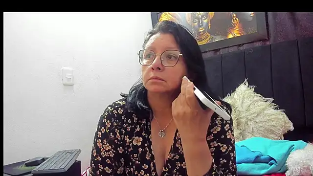 Evaaross 2345 online show from 11/10/25, 07:52