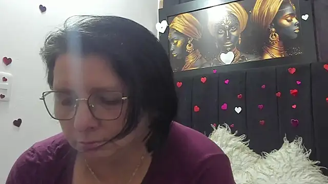 Snapshot of Evaaross_2345 chatting on 04/20/26, 01:45 Evaaross 2345 online show from 04/20/26, 01:45