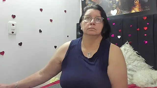 Evaaross 2345 online show from 04/05/26, 04:13