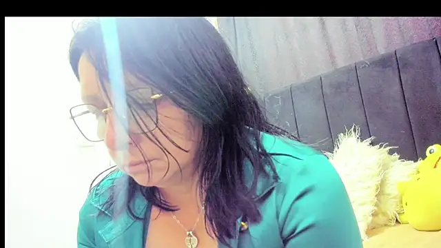 Evaaross 2345 online show from 12/02/25, 07:37