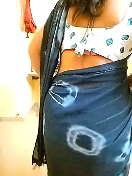 Snapshot of PayalSharmahot143 chatting on 11/24/25, 05:35 PayalSharmahot143 online show from 11/24/25, 05:35