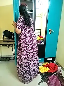 Snapshot of PayalSharmahot143 chatting on 10/11/25, 02:12 PayalSharmahot143 online show from 10/11/25, 02:12