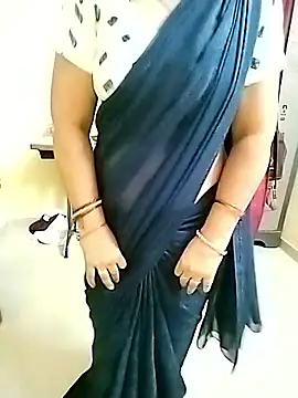 Snapshot of PayalSharmahot143 chatting on 09/13/25, 02:17 PayalSharmahot143 online show from 09/13/25, 02:17