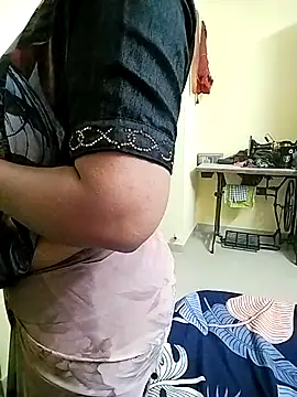 Snapshot of PayalSharmahot143 chatting on 11/26/25, 01:00 PayalSharmahot143 online show from 11/26/25, 01:00