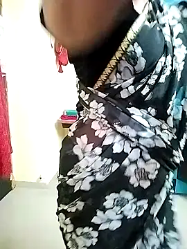 Snapshot of PayalSharmahot143 chatting on 10/26/25, 02:01 PayalSharmahot143 online show from 10/26/25, 02:01