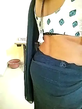 Snapshot of PayalSharmahot143 chatting on 09/13/25, 02:11 PayalSharmahot143 online show from 09/13/25, 02:11