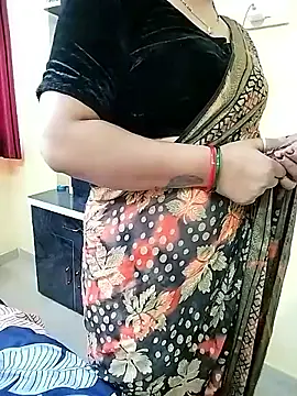 Snapshot of PayalSharmahot143 chatting on 11/29/25, 02:12 PayalSharmahot143 online show from 11/29/25, 02:12