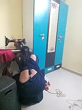 Snapshot of PayalSharmahot143 chatting on 11/27/25, 02:17 PayalSharmahot143 online show from 11/27/25, 02:17