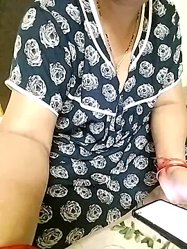 Snapshot of PayalSharmahot143 chatting on 10/28/25, 02:49 PayalSharmahot143 online show from 10/28/25, 02:49