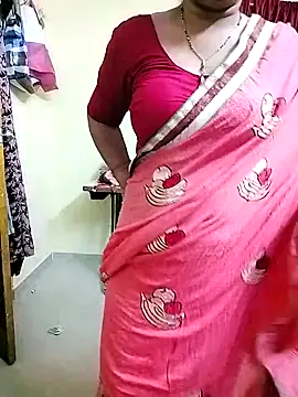 Snapshot of PayalSharmahot143 chatting on 09/23/25, 01:56 PayalSharmahot143 online show from 09/23/25, 01:56